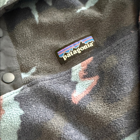 Patagonia Men's Blue and Pink Fleece Pullover - Picture 4 of 4